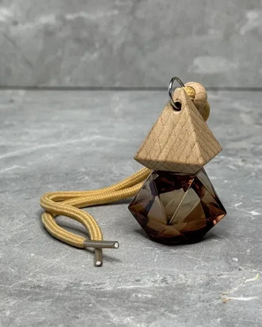 Car diffuser in faceted amber glass